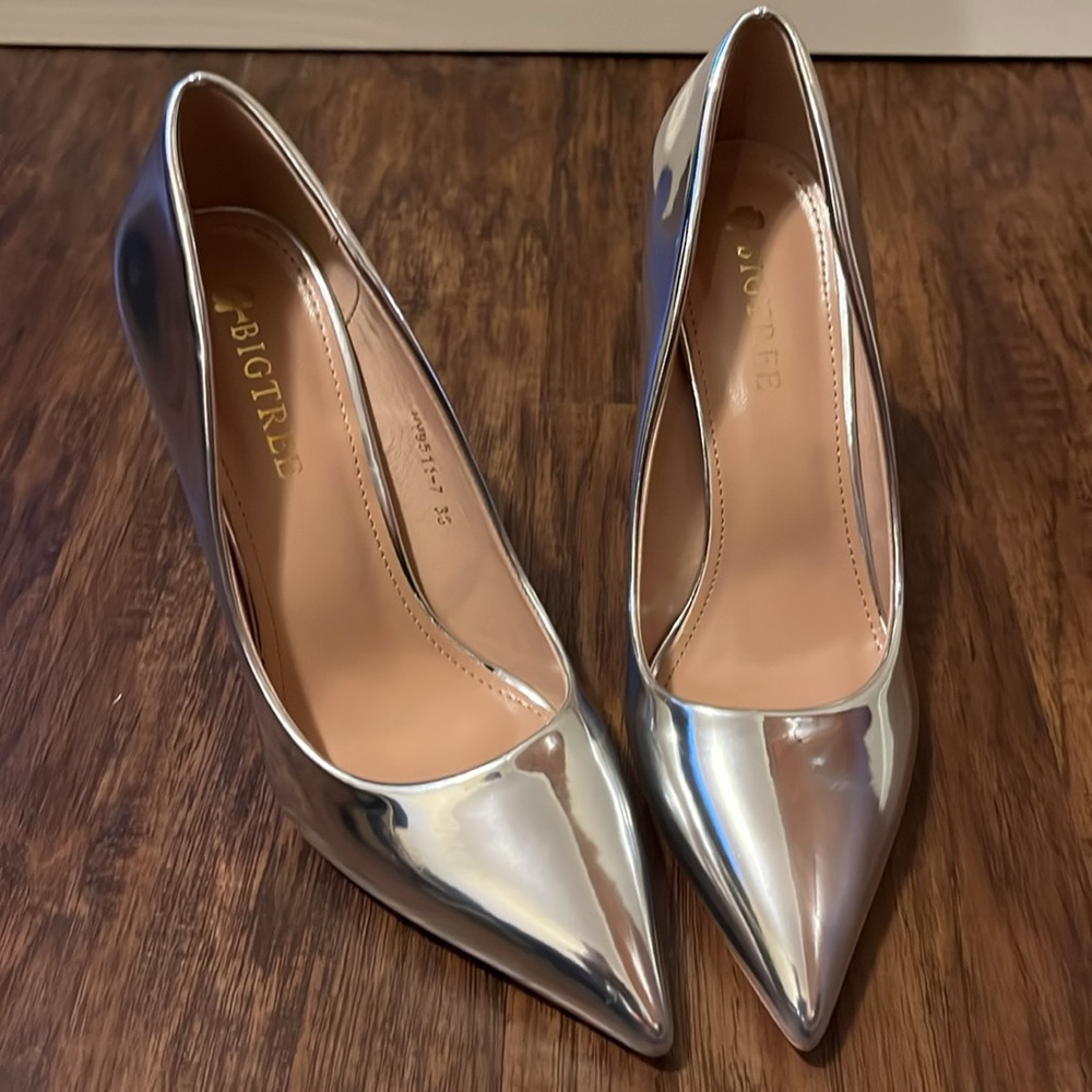 New Big Tree Women Slip On Mid Heels Pumps Silver Patent Leather Sz 38/ 7.5 US